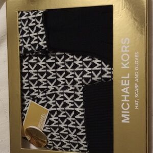 MICHAEL KORS NEW HAT, SCARF AND GLOVES NWT $148